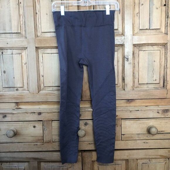 Fabletics Medium Purple SculptKnit Openwork‎ 7/8 Leggings - Picture 1 of 9
